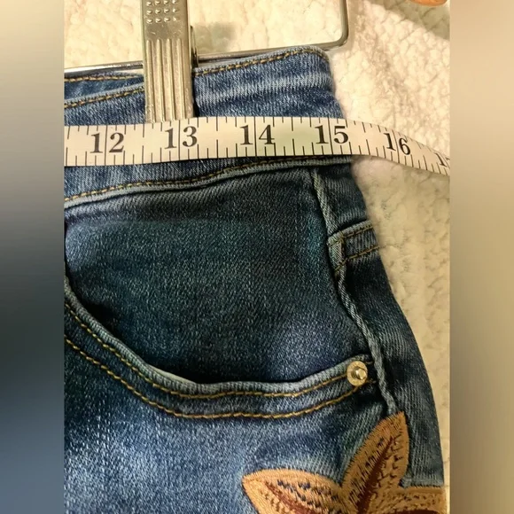 High End Boutique Embroidered Denim Jeans with Lobster and Fish Design - Picture 4 of 16